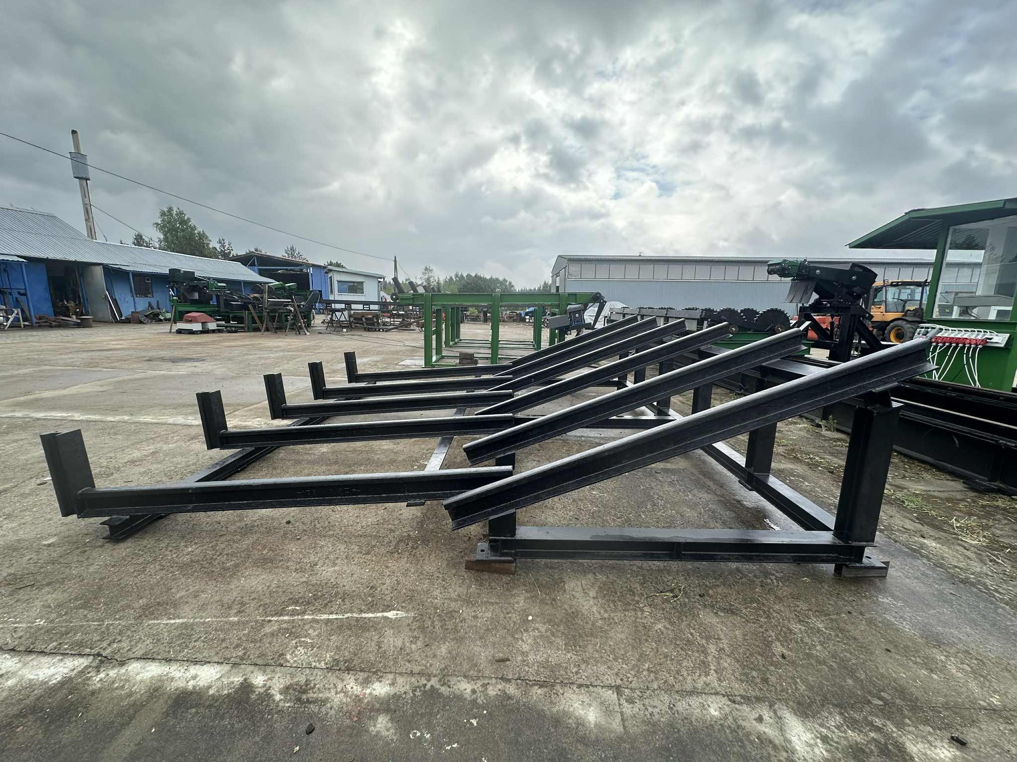 Transportery i podajniki do drewna JUWAL – rampy załadowcze i systemy przenoszenia kłód - obrazek 2